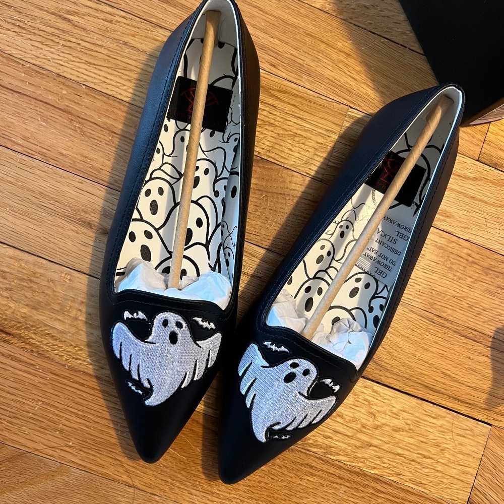 Women's Black Pointed-Toe Flats with Ghost Embroidery